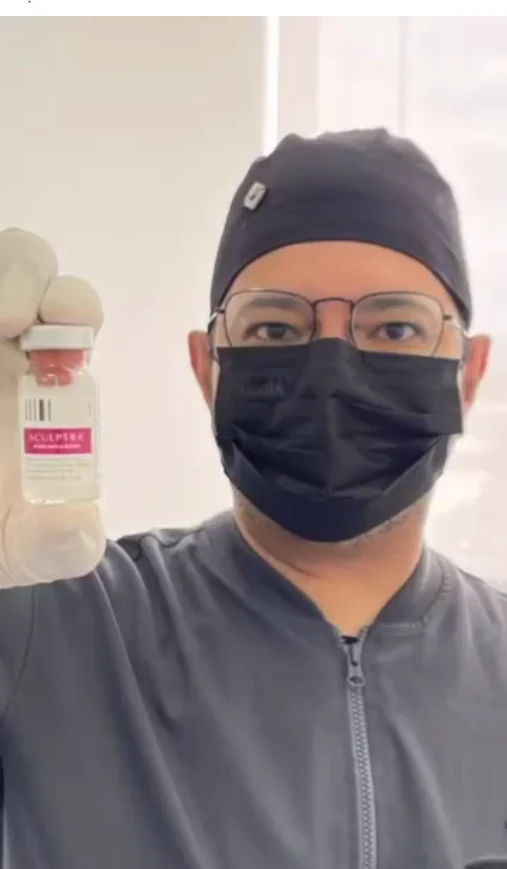 Dr. Wilson Reis apresentando produto estético